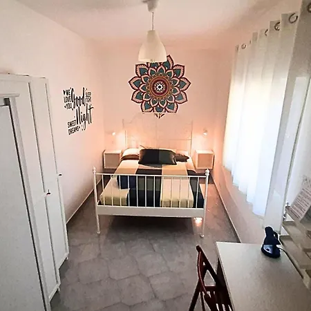 La Stanza Di Daria - Un Nido Silenzioso Nel Cuore Del Centro Storico بيت ضيافة نابولي